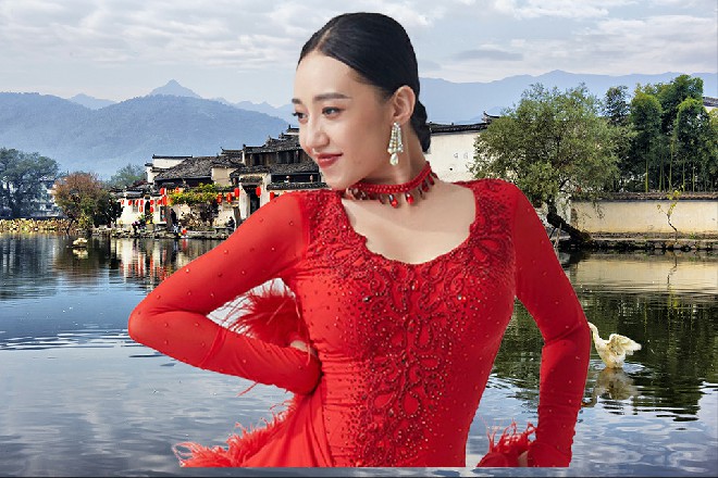 这运动服也有些年头了，好多地方都已经开线，显得有点寒酸