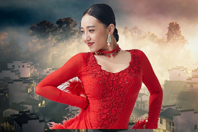 王玥站了起来，她一身白色的婚纱，美得如同仙子一般