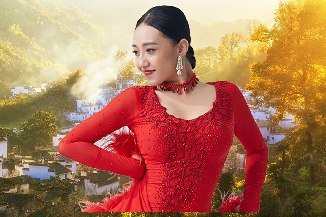 喝完了之后，他刚要给两个妹纸劝酒，红色妖姬却又开始插话了