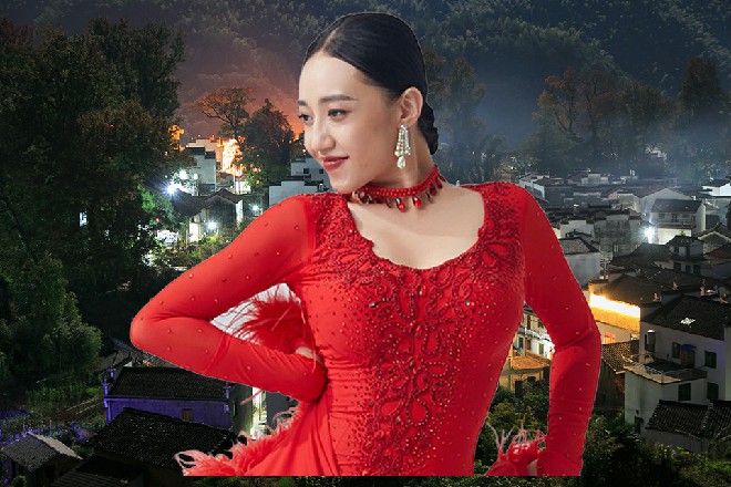 是张主任自己摔的，地太滑了，我今天也差点摔倒了呢