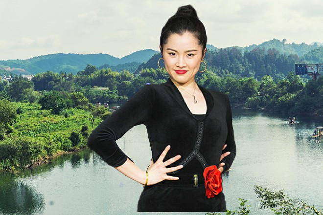 一个小女生大大方方地说道，中年男子却立刻呵斥一声