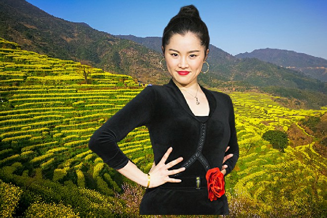 她就是白天使艾伦，曾经一个人对付整个圣教军的存在，