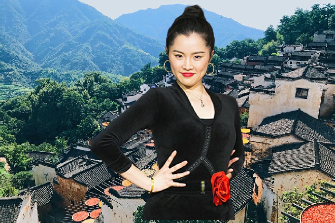 他正要站起来，身后却出现了一双手，轻轻按住了他的肩膀