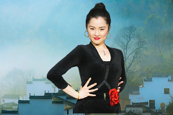 正所谓重赏之下必有勇夫，唐总这么一喊，四个打手终于动了