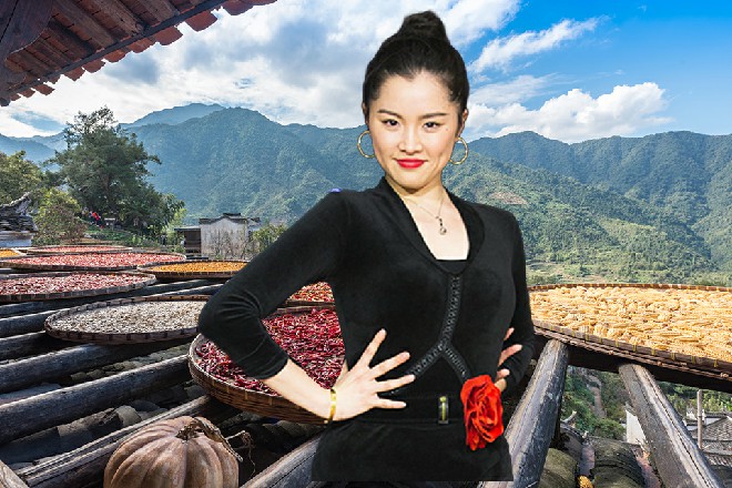 哎呦，秦老弟，迟到就迟到吧，没事，来来来，坐坐坐