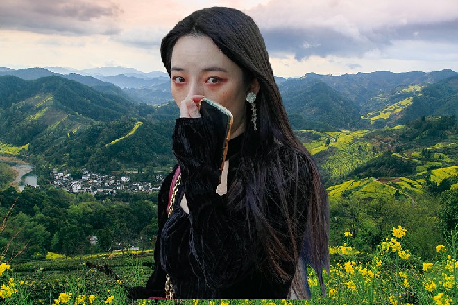 不过虽说什么仇什么怨，这两位姑娘的泳装倒是真心不错