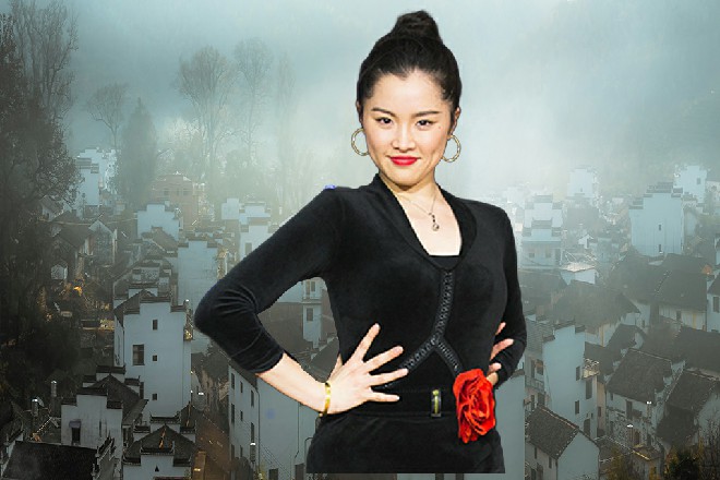 哼，等到手之后，一定要把她干到烂，然后再甩了她