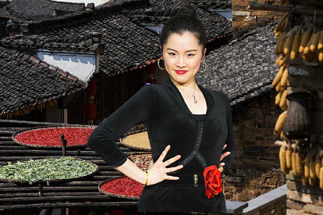 若依说着，把张油油一把拉上来，丢到一边的太师椅上面