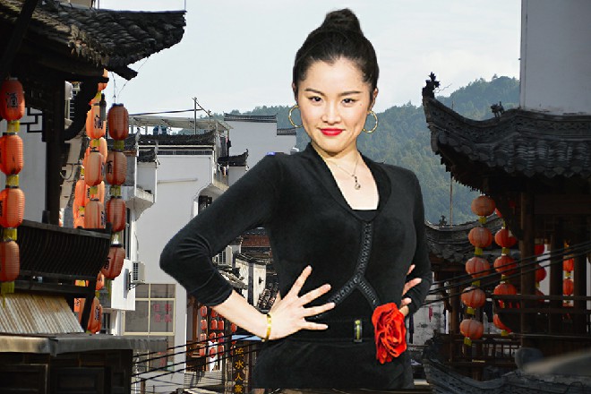 苏曼s的话终于让王玥满意了，但接下来的一句又把她气的半死