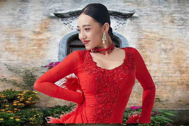 但武皇毕竟是武皇，他不再轻敌，开始正视若依的力量