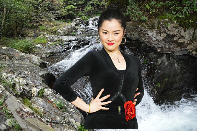 唐先生的话充满了傲慢，但红色妖姬却丝毫不觉得他是在说大话