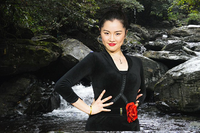 陈佳音也缩成一团，捂好了被子，好像刚刚被凌辱过一样