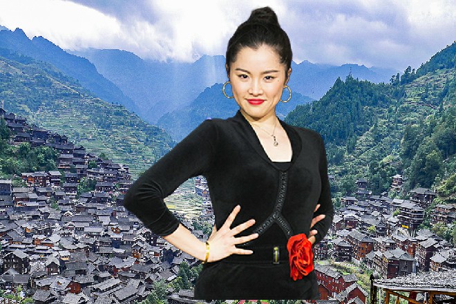 没想到被一个小小的东西给踩住了手，恶鬼顿时咆哮了起来