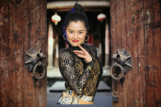 草薙上司放下手来，身边一具雇佣兵的尸体在熊熊燃烧