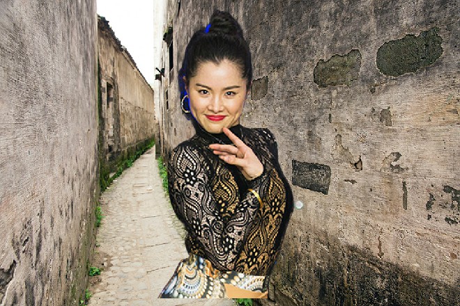 三个人的脑袋立刻摇的跟拨浪鼓一样，然后往后又退了两步