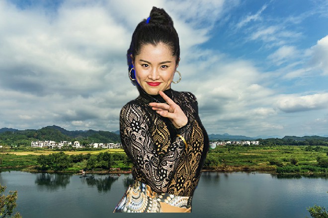 说着，老王抬起手来，一巴掌向着诺曦S的脸就扇了过去