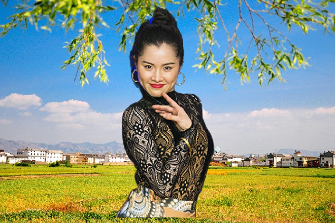 中间人正在给那念力者记录信息，念力者也放松了精神