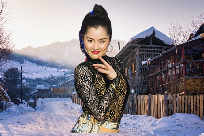 诺曦S跟着钱娇，一路出了商场，来到了外面的停车场处