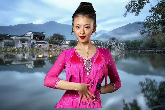 老乞丐呵呵一笑，今天就让你葬送在这醉八仙的拳法之下