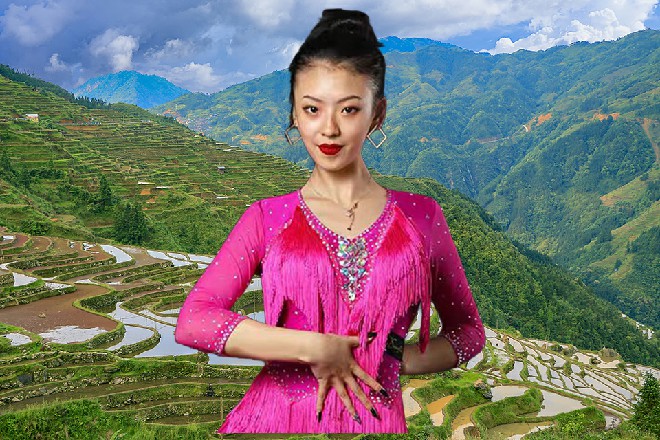 两个军人直接举起了手中的M16，枪口对准了诺曦S