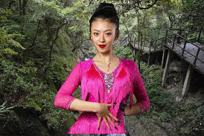 十六强比赛，选手埃隆·塔拉拉和选手伊轩，请做准备