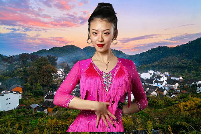 诺曦S呵呵一笑，圣女大吃一惊下意识地抬头看了一眼