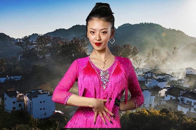 王玥他们纷纷落回到地上，诺曦S也轻轻落在王玥身前