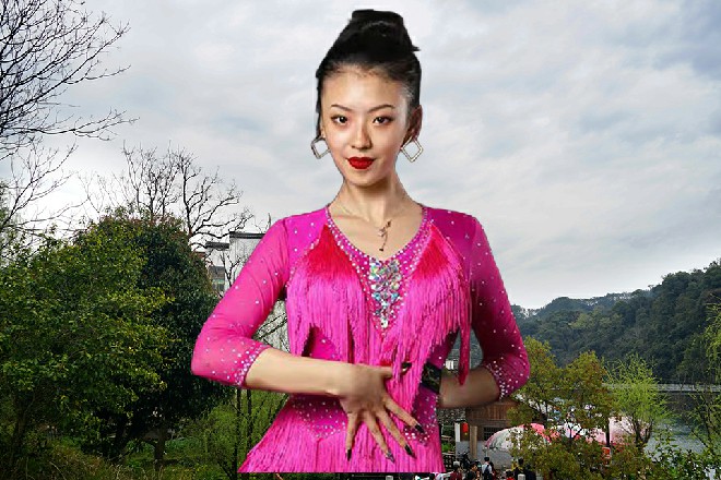 所以看到苏曼s竟然还用手枪，唐燕看他的目光也更加轻蔑起来