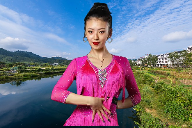 黄宏山说着，直接来了一套连环脚，向着伊轩逼了过来