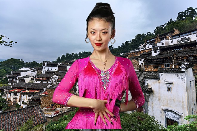 龙枭涯呵呵笑道，看着伊轩的眼神，分明带了一丝不屑