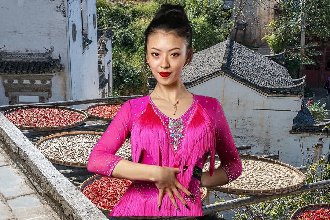 说着，苏曼s的眼中泛出一股凶光，乔尼下意识地打了个寒战