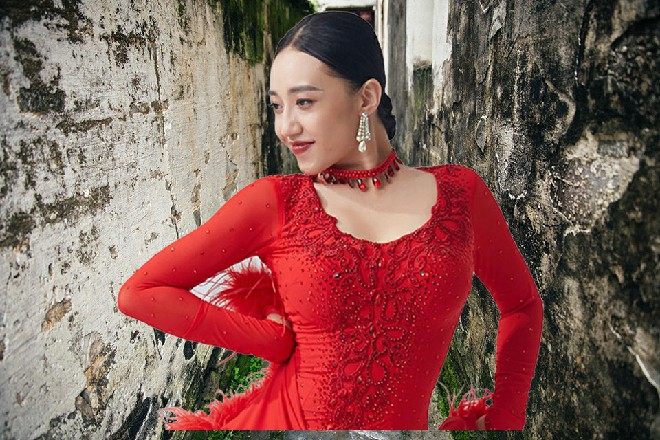 说着，那勾魂的眼神落在了苏曼s的身上，十分冰冷，你，该死