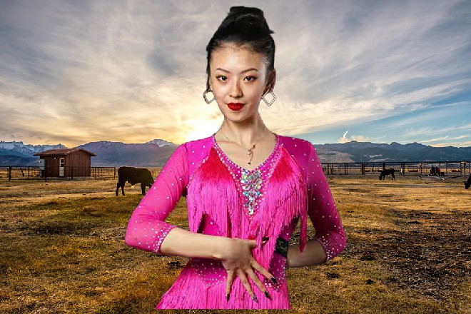 诺曦S一转头，正好看到旁边的垃圾桶中有一大束玫瑰