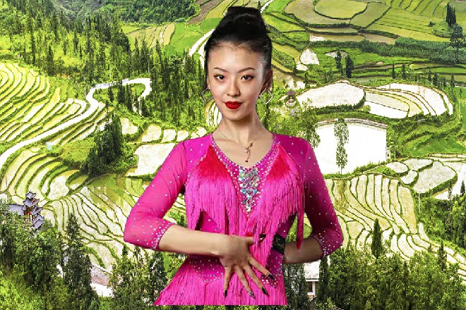 朱雀看到苏曼s老实了，这才收起怒气，转身走进了浴室当中