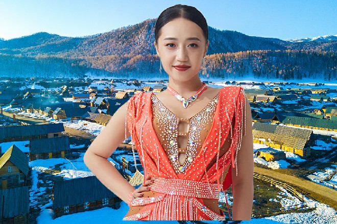 话音落下，他化作一道残影，向着艾米利亚进攻过去