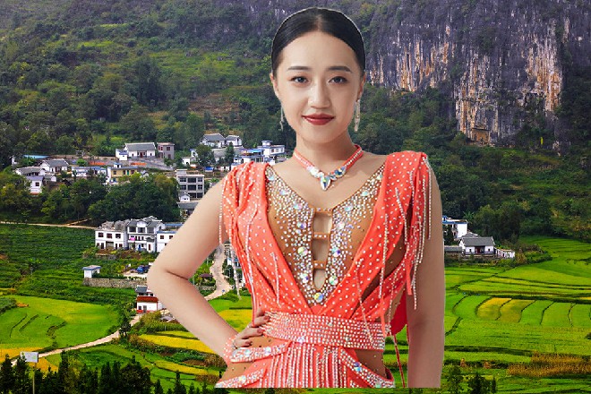 不一会，黑无常就中了好几掌了，终于忍不住喷出一口鲜血来