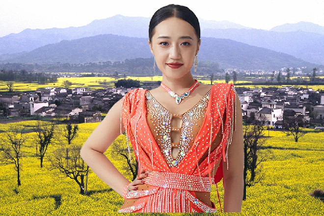 诺曦S盘腿坐在那里，眼前忽然缓缓浮现出一个人影来