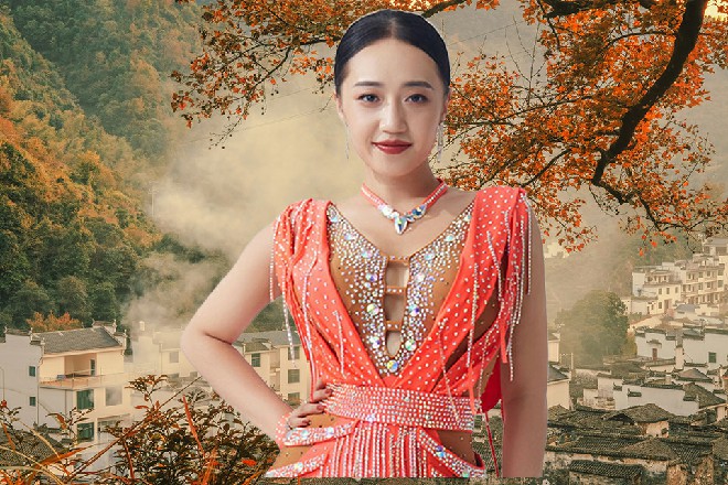 红色妖姬进入魔龙王状态之后，还在不断地提升着自己的力量