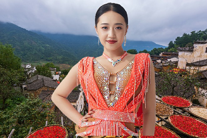 王玥站在前面，牧师按照以往的套路，询问着两个人的意见