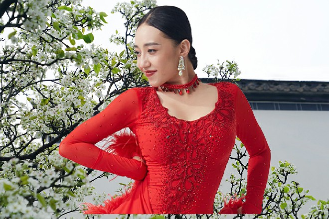 她中了恶魔的诅咒，无法苏醒，我需要办法把她治疗好