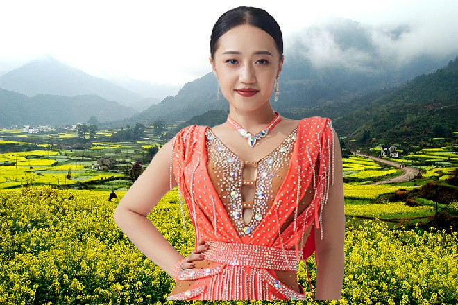 只见屏幕当中，一个男子的身影正缓缓从火焰中走出来