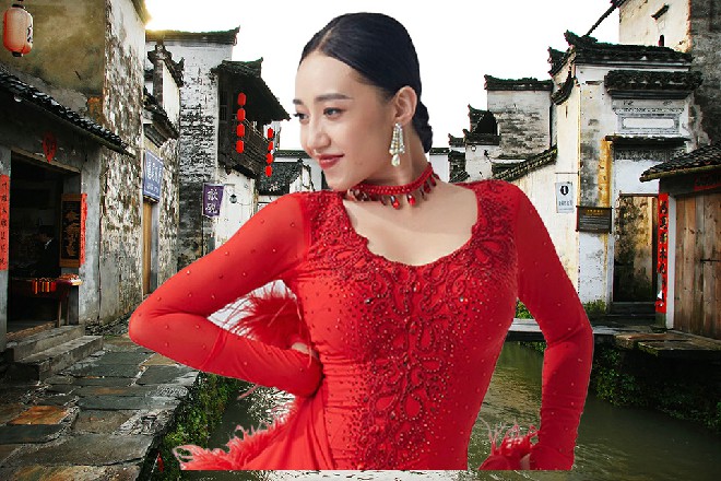 陈佳音在寒风中打了个哆嗦，她出来的匆忙，还没穿外套