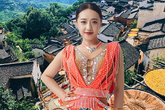 长发听到动静，转过头来嚷道：我记得你水性不咋地啊