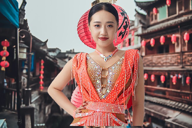 霍莺莺点点头，女人的友谊嘛，其实没那么稳固的，