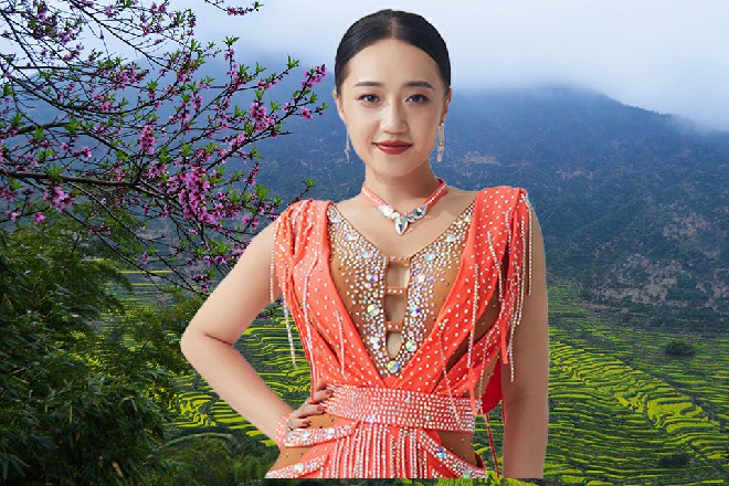 红色妖姬一拱手，李爷的大名那真是如雷贯耳啊，虽然我没听过