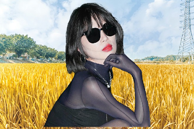 005也看都不看300号一眼，她只专心和奇美拉过招