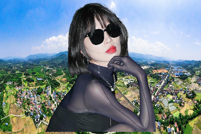 乔尼更是呆呆地坐在一边，脑袋顶上的头发好像更少了