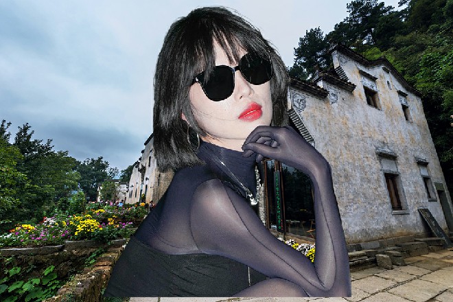 宋妮端着晚餐，走了过来，看到艾伦，艾伦却对她摇了摇头