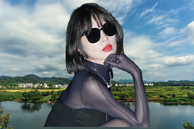 真气在他周身游走，带动着水流，顿时形成了一个小小的漩涡