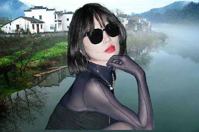 大源惠子身上穿着经典的和服，走在S市的街道上面